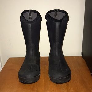 Boys size 6 bogs (winter boots, rain boots)